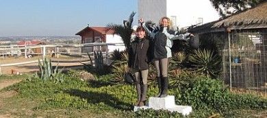 Urlauber mit Pferd auf dem Reiterhof